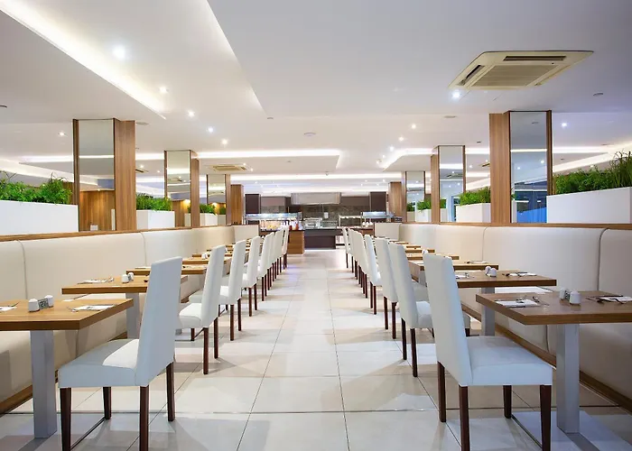 Готель Bq Bulevar Peguera- Adults Only