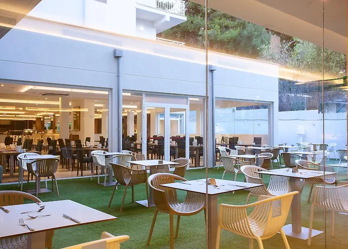 Bq Bulevar Peguera- Adults Only מלון